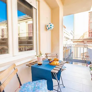 Apartment Cosy Flat With Private Balcony - Historic Center By Rems, Malaga